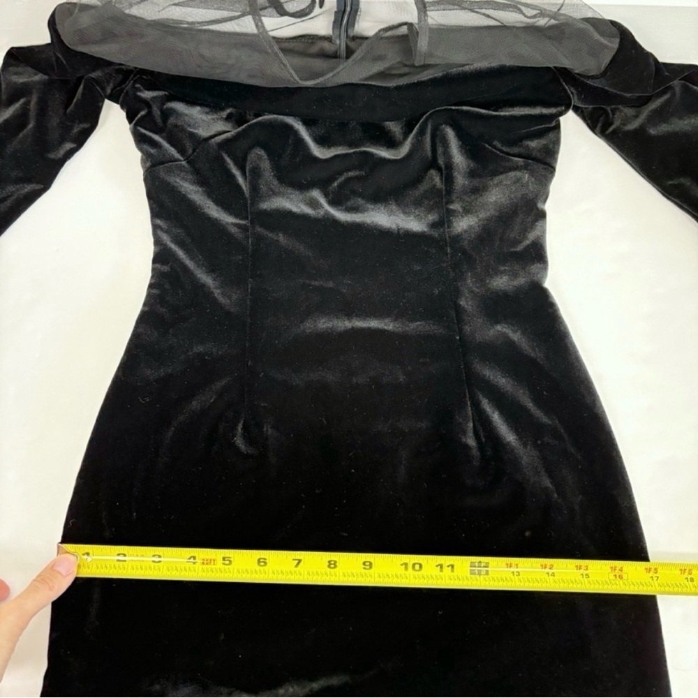 Betsy and Adam Women's Bell Sleeve Striped Mesh Velvet Gown Black Size 2 - Picture 7 of 8